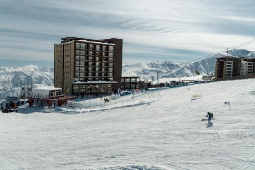 Departamentos ALOJAMIENTO OFICIAL GRAN PARADOR ski in - out, Centro de Ski El Colorado, Farellones - Único con descuentos en servicios del Centro de Ski