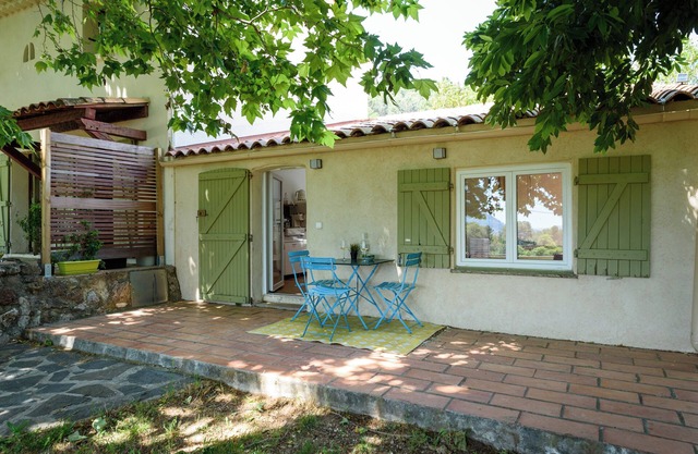 Dependency rental in a mas in Provence for 2 people