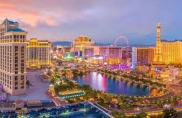 Desert Blue 1 Bedroom Presidential! 1 Mile From the Strip!