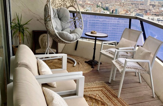 Design apartment on the 21st floor overlooking the Stade Velodrome and near the beach