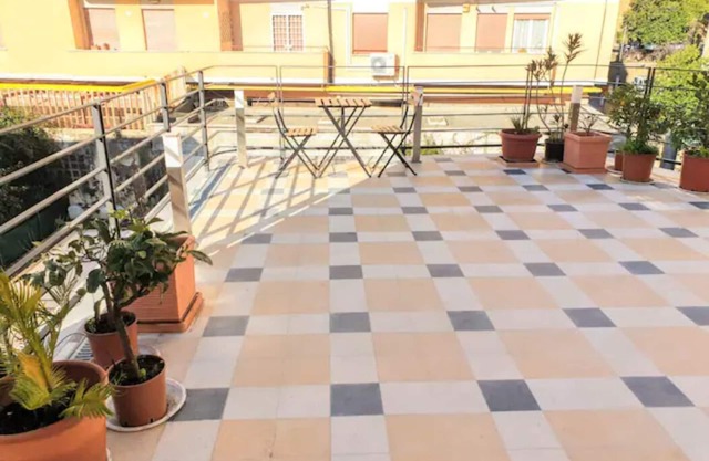 DESIGN APT & TERRACE BY ROMAN WALLS