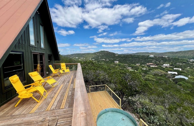 Design-forward Frio cabin with epic views & pool