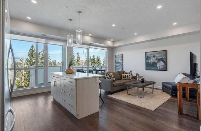 Designer 2BR Apt | 3 Min to Chinook Mall | Netflix