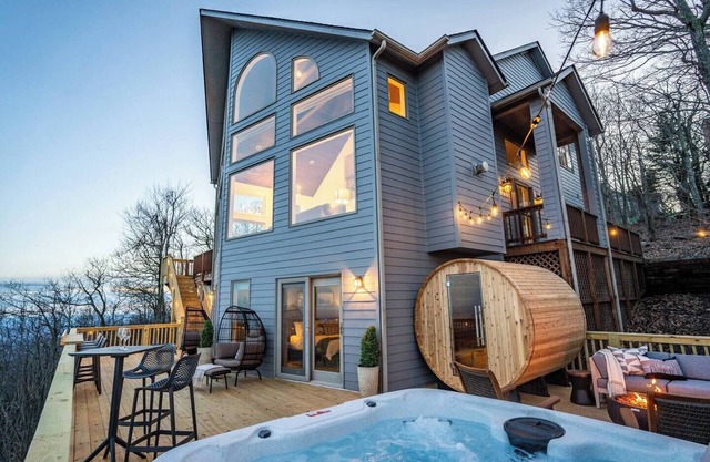 Designer Home w/Incredible Views, Sleeps 16