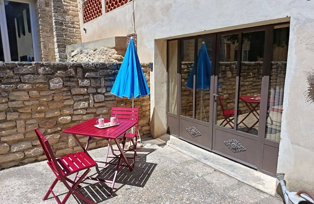 Detached 50 m2 apartment in village house.