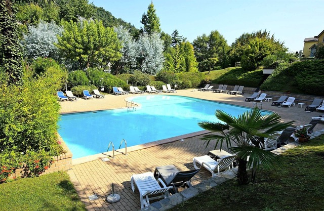 Detached 7½-room house with approx. 10,000 m² plot and fantastic lake view