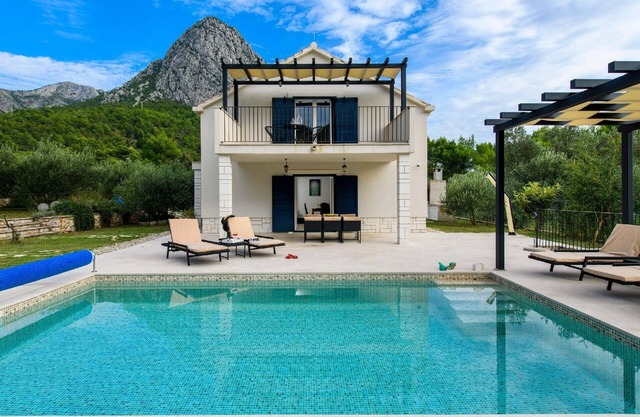 Detached holiday home with pool and three bedrooms