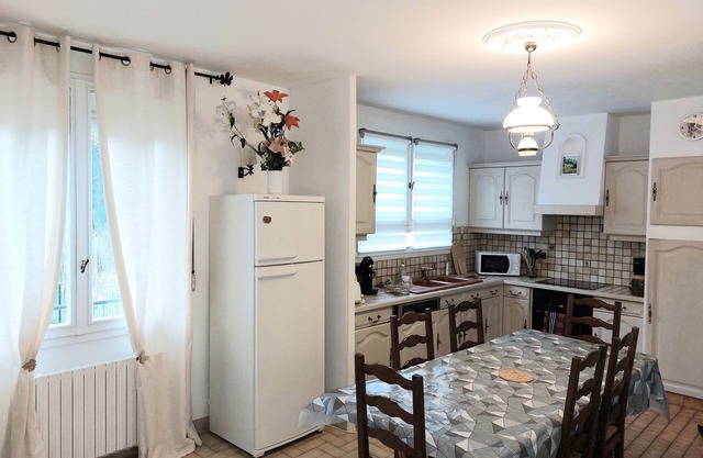 Detached house with garden near Amboise