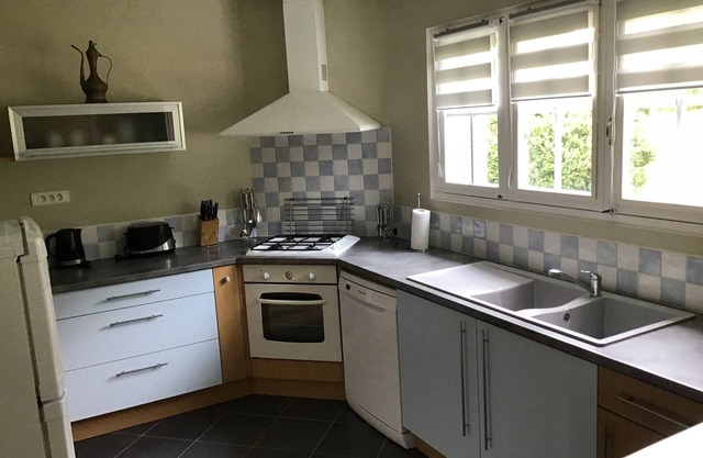 Detached House With A Large Fully Enclosed 'mature' Garden