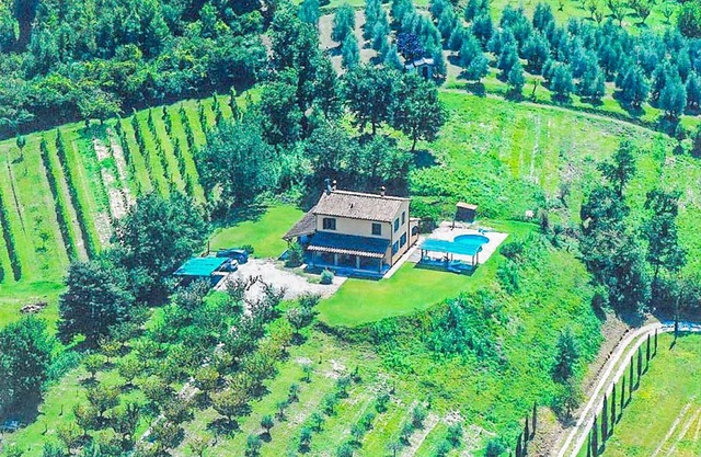 Detached house with private pool, air conditioning & Wi-fi 35km from Pisa & sea