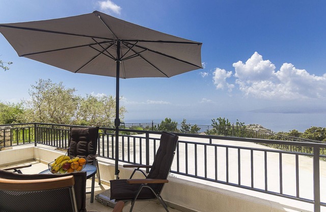 Detached house with sea views, on 2. 000qm plot, 2 Schlafzi.