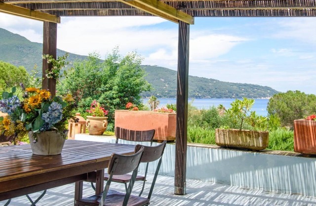Detached villa 50 meters from the sea