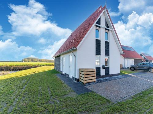 Detached villa with view, garden and privacy