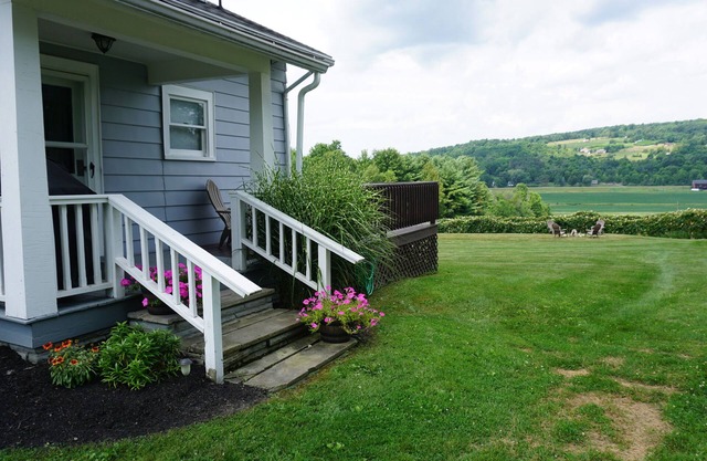 DIAMOND INN THE BLUFF with hot tub