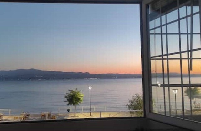 Dimitra's: Window to Evoikos