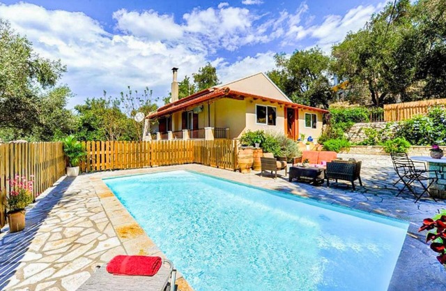 Dimitris Cottage - Two Bedroom Villa, Sleeps 4
