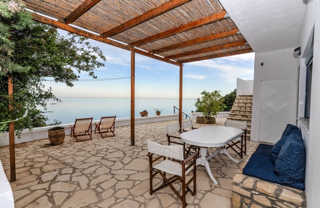 "Dimosthenis" , independent house by the sea.Unique place for relax and serenity