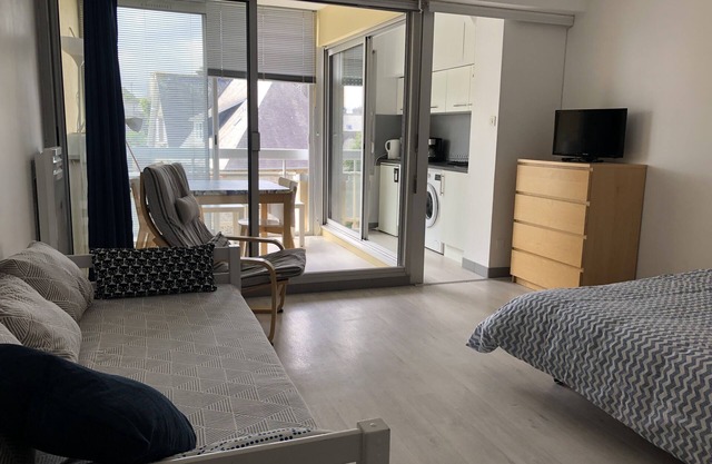 Dinard center, quiet, beaches and shops on foot