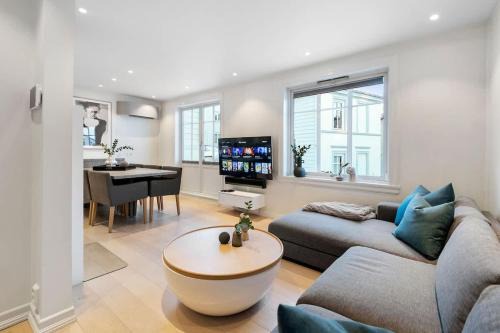 Dinbnb Homes I Historical 1850 House