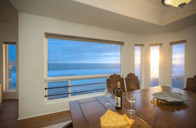 Direct Beach Access + Views – Carlsbad 2BR Upper Unit