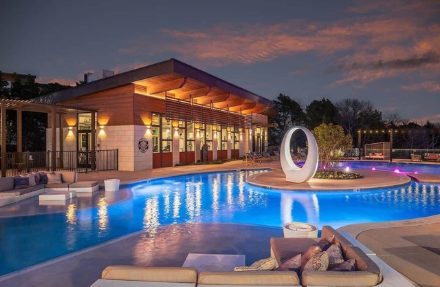 Direct Trail Access! Parking, Pool, Gym 04