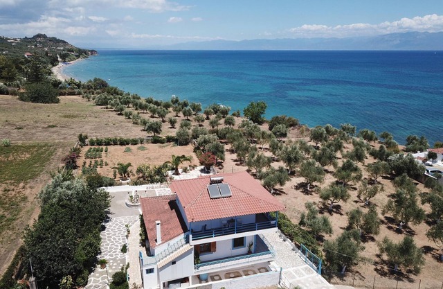 Directly at the beach, in calm, rural environment - holiday apartment Messenia,
