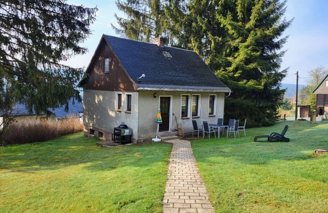 Directly by the forest, in a quiet location, very well equipped holiday home.