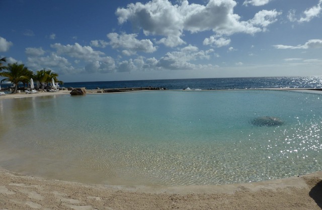 DIRECTLY ON THE CARIBBEAN SEA, 3 BEDROOM APARTMENT, GARDEN&POOL&DIRECT ACCESS TO THE SEA!