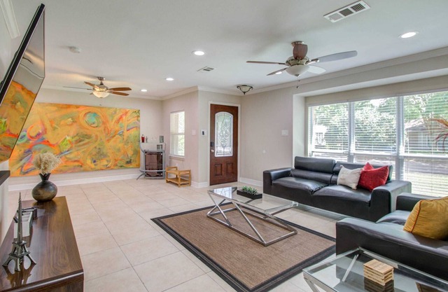 Discounted! Houston Gem| Explore Houston's Best