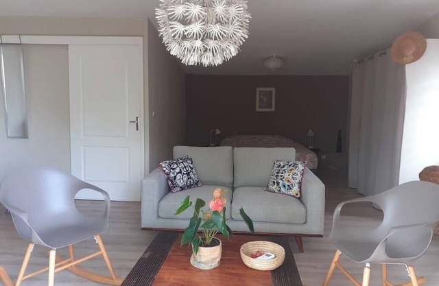 Discover this adorable studio in a charming "ti coin" in the heart of a tropical garden.