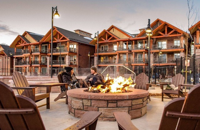 DISTINCT FAMILY-FRIENDLY LUXURY GETAWAY NEAR BLUE RIVER