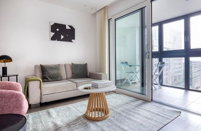 Divine Aldgate 1BR w/Gym & Cinema, nr Liverpool St, by Blueground
