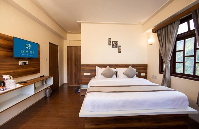 Divine's The Elite Zong