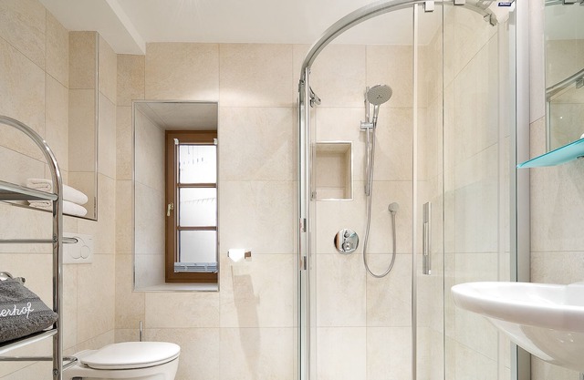 Do you know wild oak? This oak species is the main actor in this apartment ...