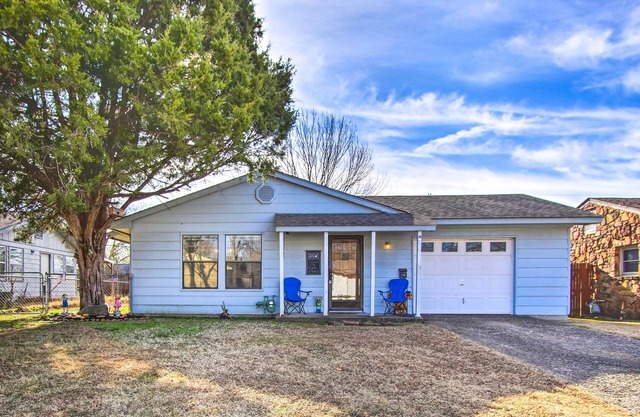 Dog-Friendly Bartlesville Retreat w/Yard!
