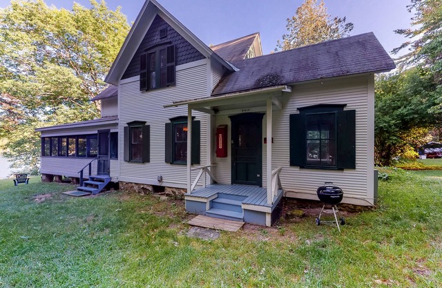 Dog-friendly cabin right on the lake with lots of space, screened porch, & boats
