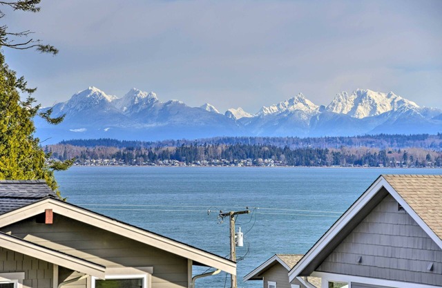 Dog-Friendly Home w/Views by Birch Bay Park!