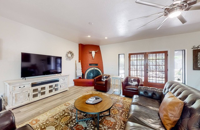 Dog-friendly home with lovely desert views, fenced yard, patio & fireplace