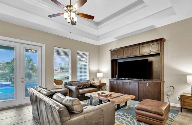 Dog-friendly house with private pool, clubhouse access, near golf & coast