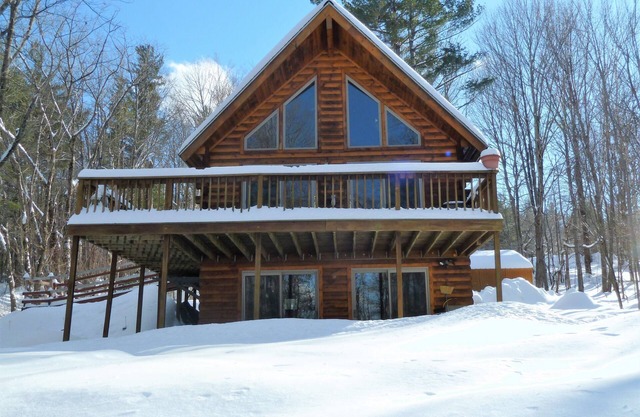 Dog Friendly, Quiet Neighborhood, Cozy lower level cabin