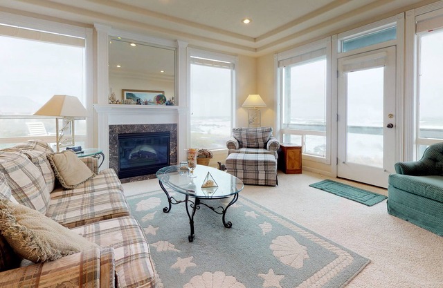 Dog-friendly, waterfront townhouse duo w/ a private hot tub & amazing views!