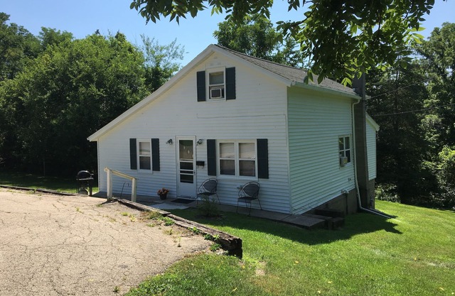 Dog friendly(with dog fee),Close to Downtown,Historic District,