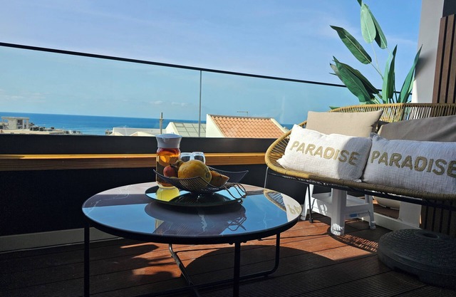 Dolce Waves – Luxury apartment with sea view, jacuzzi & modern design