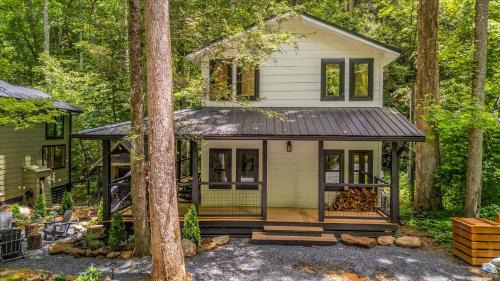 Dollys Mountain Retreat - Brand New
