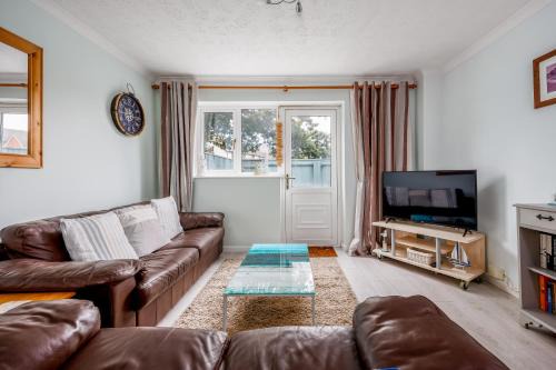 Dolphin Cottage - Short walk to Poole Quay with Private Garden
