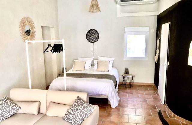 Domaine plan des Devens : Gîte 4*36m2 Roussillon for 2P with shared pool