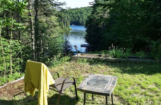 Domaine Sauvage - Chalet sur le Bord D'un lac Paisible