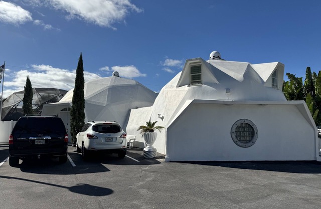 Dome House in Bonita Springs- Naples, close to FGCU, RSW, shopping and beaches