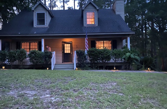 Donna’s Charm: 3 bedroom/king suite/pools/golf