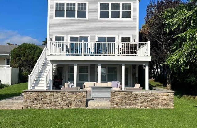 Double lot walk to beach 5 bed 7 bath, large yard